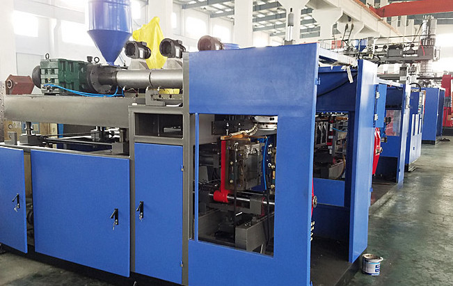 1671657527583925.jpg 吹塑机